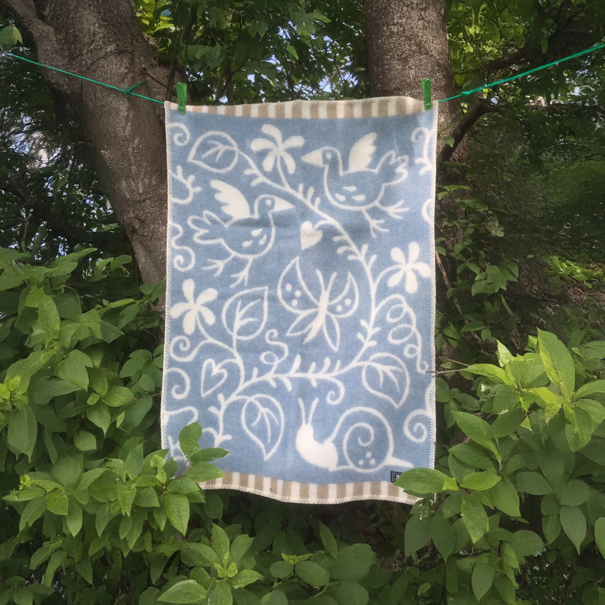 Barnfilt LILLA SNIGEL BLÅ – KERSTIN LANDSTRÖM DESIGN